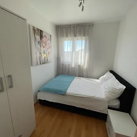 Daniela トロギール