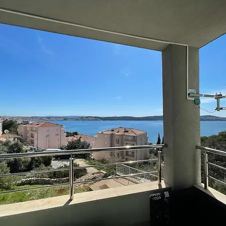 Daniela تروغير